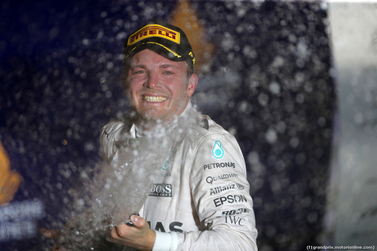 GP SINGAPORE, 18.09.2016 - Gara, Nico Rosberg (GER) Mercedes AMG F1 W07 Hybrid vincitore