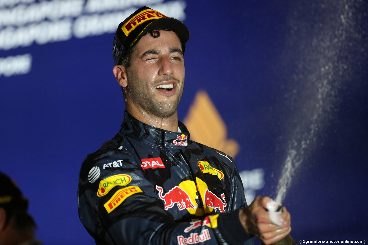 GP SINGAPORE, 18.09.2016 - Gara, secondo Daniel Ricciardo (AUS) Red Bull Racing RB12