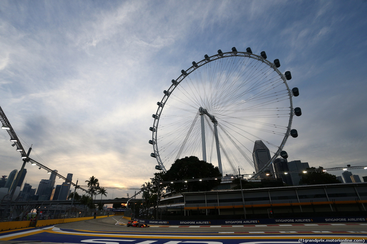 GP SINGAPORE, 17.09.2016 - Prove Libere 3, Daniel Ricciardo (AUS) Red Bull Racing RB12