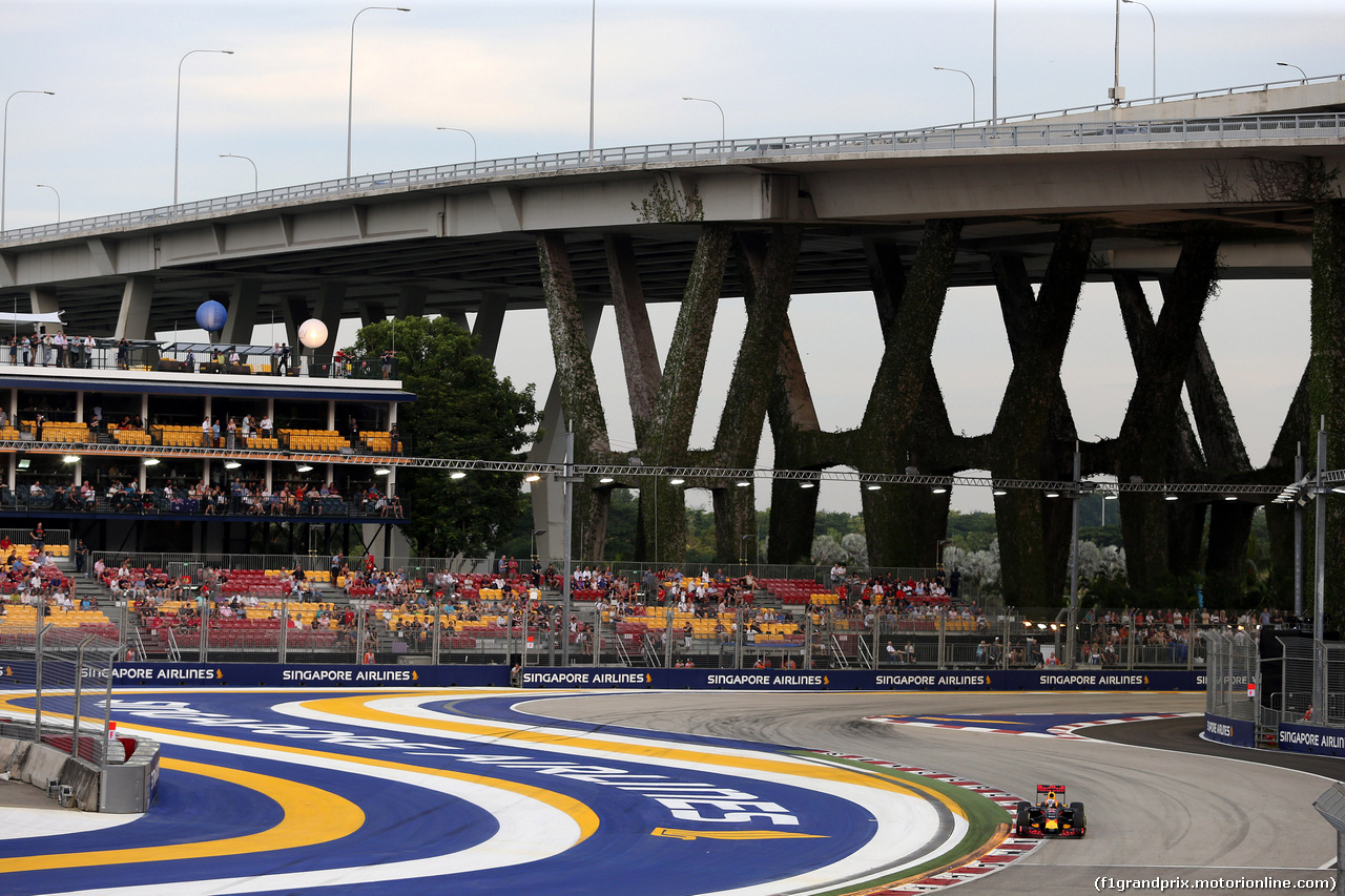 GP SINGAPORE, 17.09.2016 - Prove Libere 3, Daniel Ricciardo (AUS) Red Bull Racing RB12