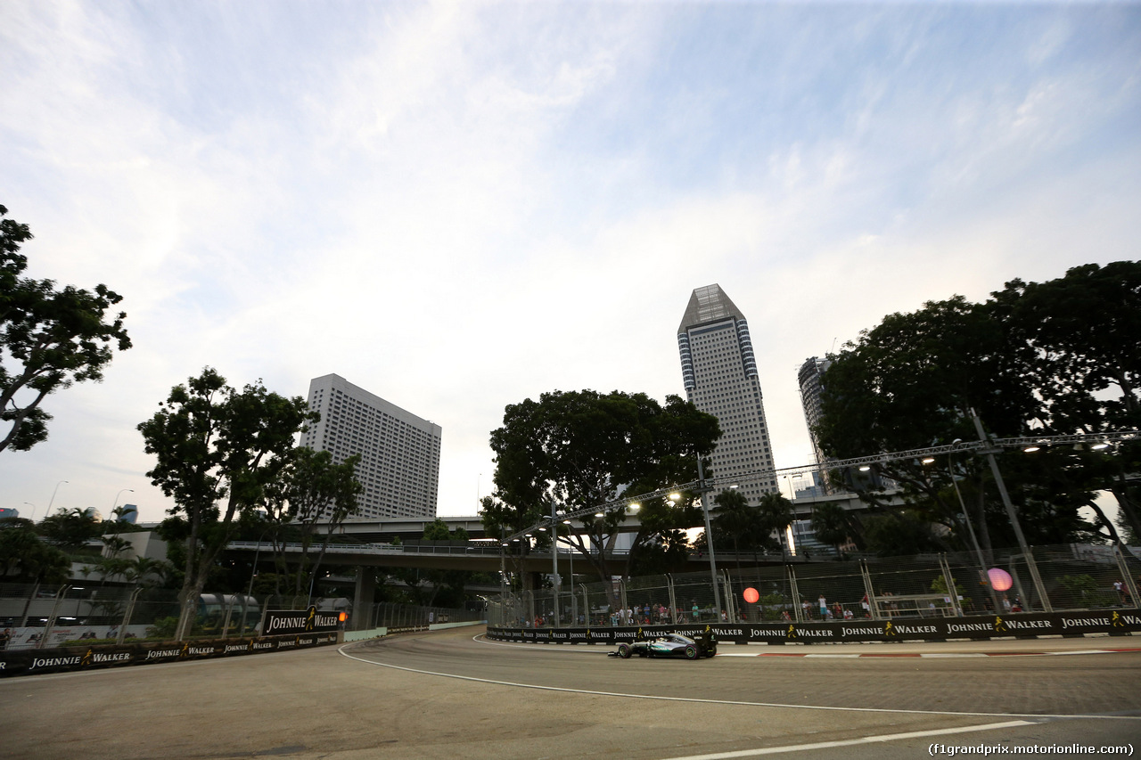 GP SINGAPORE, 17.09.2016 - Prove Libere 3, Lewis Hamilton (GBR) Mercedes AMG F1 W07 Hybrid