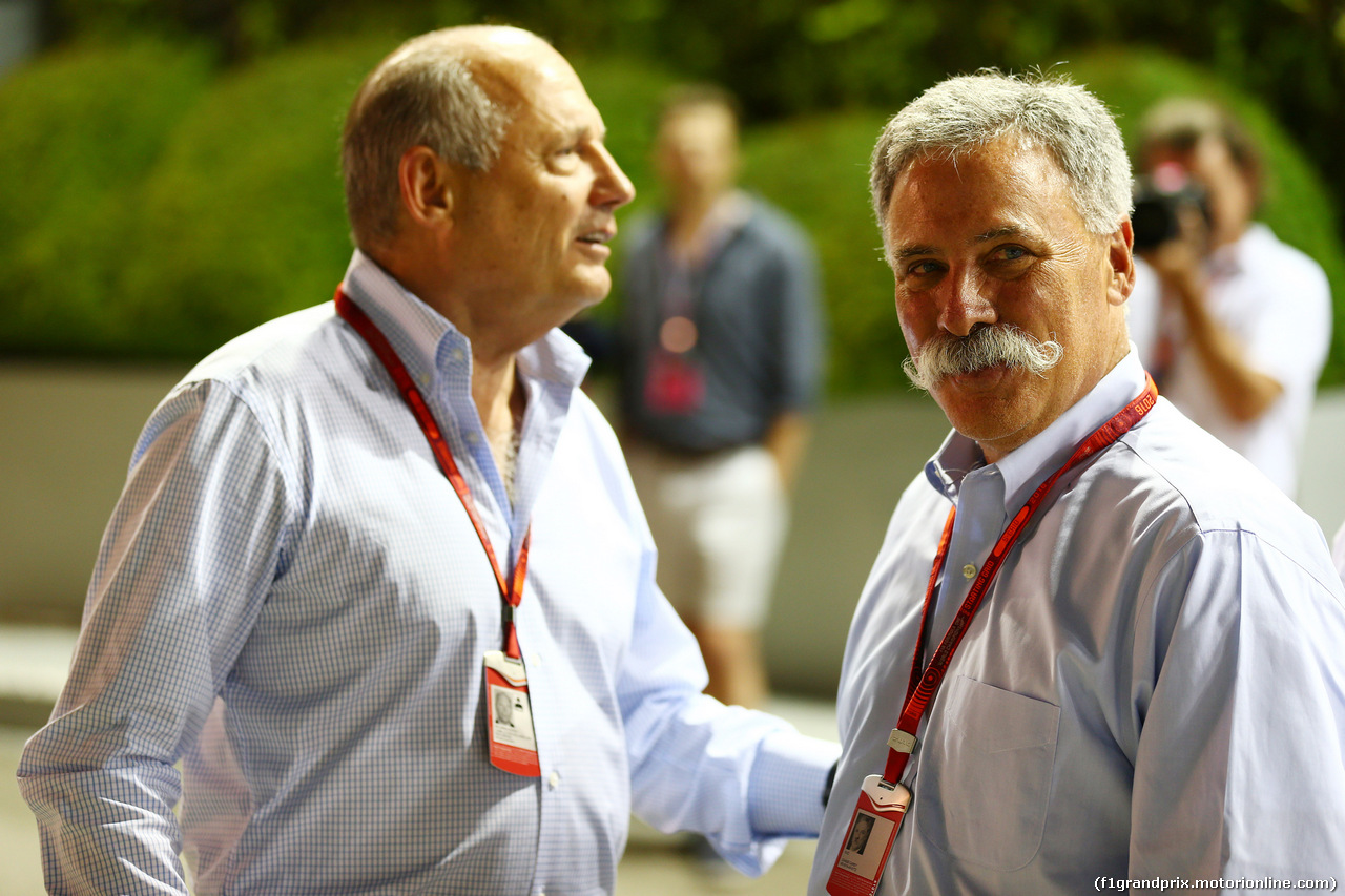 GP SINGAPORE, 17.09.2016 - Qualifiche, Ron Dennis (GBR) McLaren Executive Chairman e Chase Carey (USA) Formula One Group Chairman