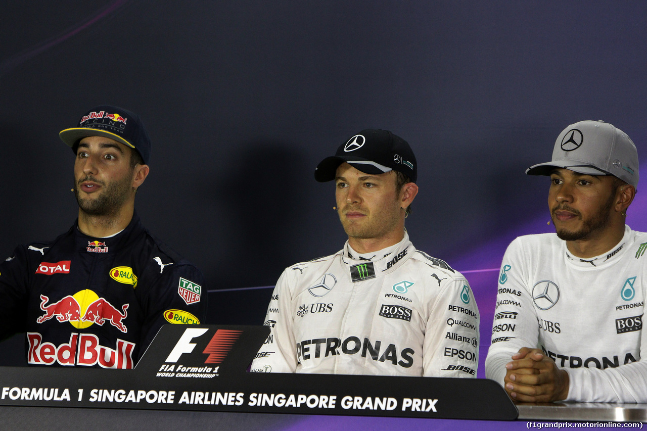 GP SINGAPORE, 17.09.2016 - Qualifiche, Conferenza Stampa, Daniel Ricciardo (AUS) Red Bull Racing RB12, Nico Rosberg (GER) Mercedes AMG F1 W07 Hybrid e Lewis Hamilton (GBR) Mercedes AMG F1 W07 Hybrid