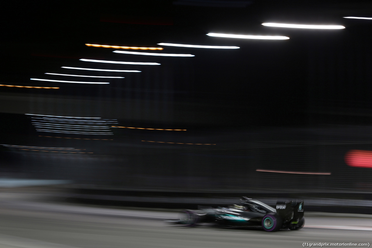 GP SINGAPORE, 17.09.2016 - Qualifiche, Lewis Hamilton (GBR) Mercedes AMG F1 W07 Hybrid