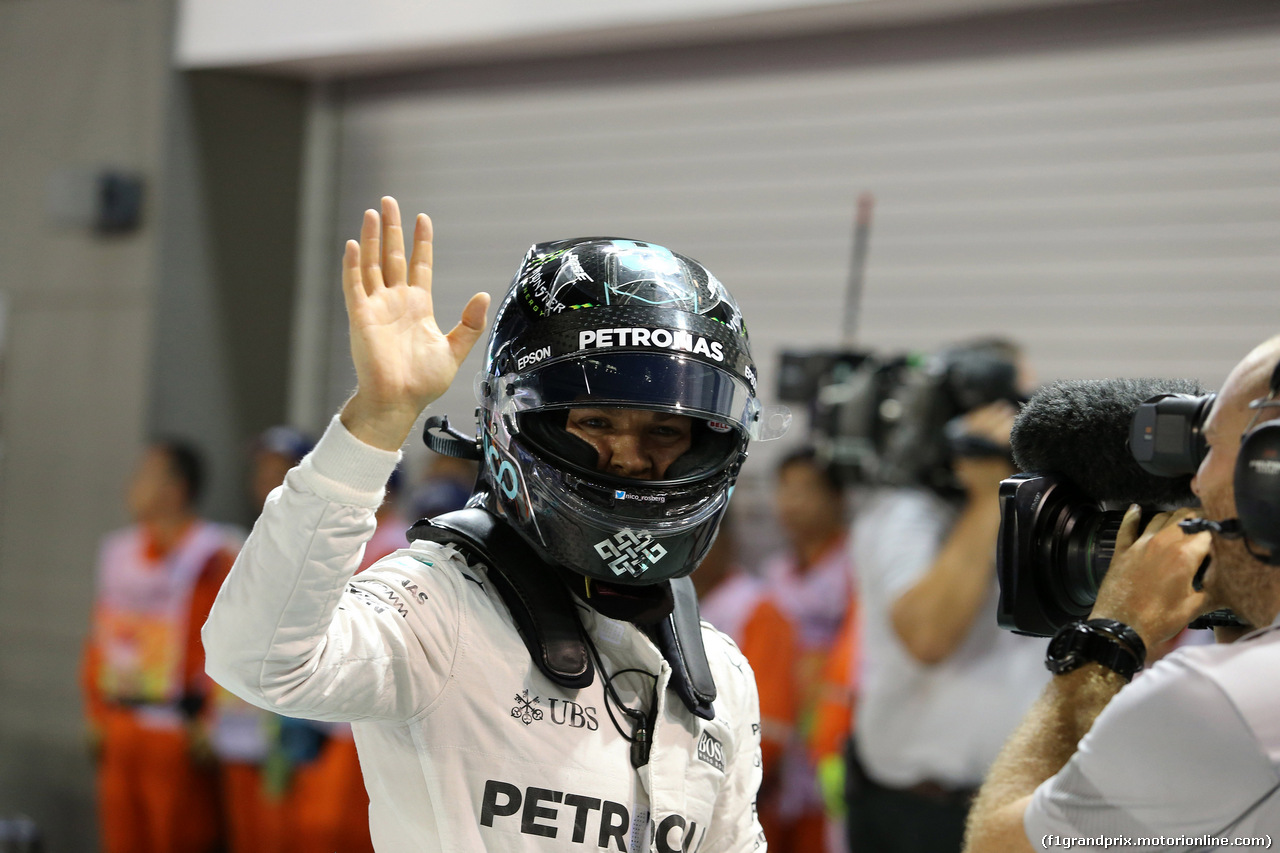 GP SINGAPORE, 17.09.2016 - Qualifiche, Nico Rosberg (GER) Mercedes AMG F1 W07 Hybrid pole position