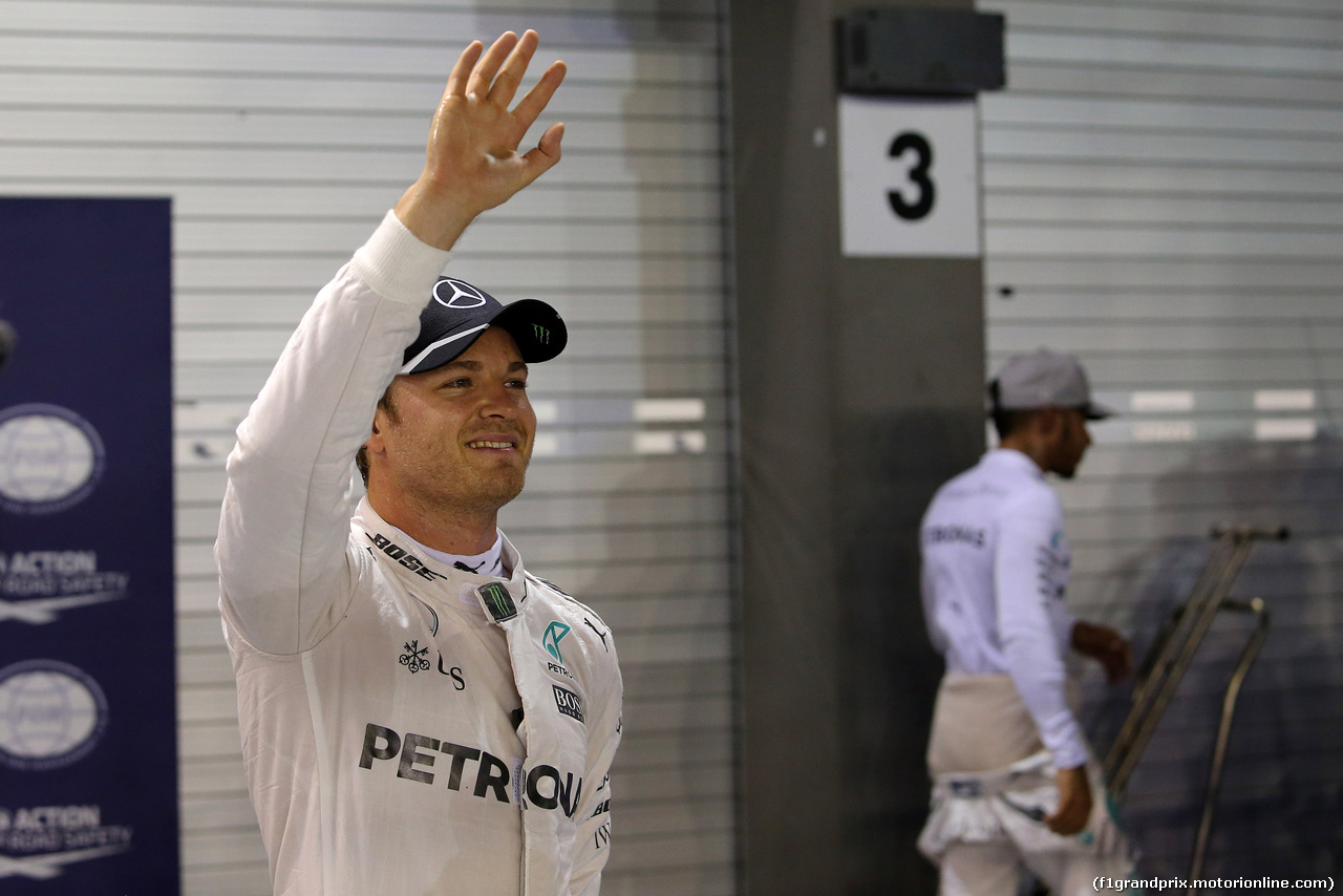 GP SINGAPORE, 17.09.2016 - Qualifiche, Nico Rosberg (GER) Mercedes AMG F1 W07 Hybrid pole position e Lewis Hamilton (GBR) Mercedes AMG F1 W07 Hybrid terzo