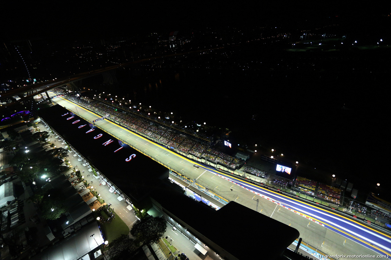GP SINGAPORE, 17.09.2016 - Qualifiche, Scenic Singapore action