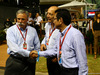 GP SINGAPORE, 17.09.2016 - Qualifiche, (L to R): Chase Carey (USA) Formula One Group Chairman with Ron Dennis (GBR) McLaren Executive Chairman e Takahiro Hachigo (JPN) Honda CEO.