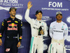 GP SINGAPORE, 17.09.2016 - Qualifiche, secondo Daniel Ricciardo (AUS) Red Bull Racing RB12, Nico Rosberg (GER) Mercedes AMG F1 W07 Hybrid pole position e terzo Lewis Hamilton (GBR) Mercedes AMG F1 W07 Hybrid