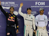 GP SINGAPORE, 17.09.2016 - Qualifiche, secondo Daniel Ricciardo (AUS) Red Bull Racing RB12, Nico Rosberg (GER) Mercedes AMG F1 W07 Hybrid pole position e terzo Lewis Hamilton (GBR) Mercedes AMG F1 W07 Hybrid