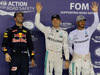 GP SINGAPORE, 17.09.2016 - Qualifiche, secondo Daniel Ricciardo (AUS) Red Bull Racing RB12, Nico Rosberg (GER) Mercedes AMG F1 W07 Hybrid pole position e terzo Lewis Hamilton (GBR) Mercedes AMG F1 W07 Hybrid