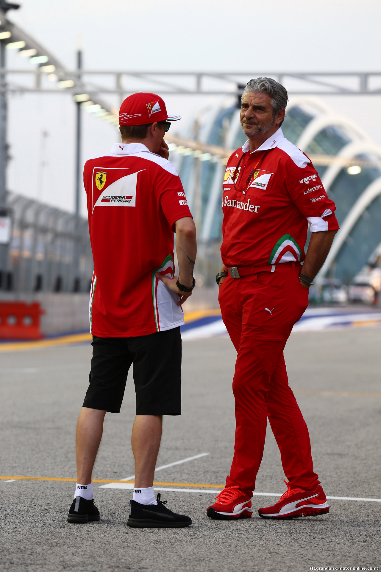 GP SINGAPORE, 15.09.2016 - Kimi Raikkonen (FIN) Ferrari SF16-H e Maurizio Arrivabene (ITA) Ferrari Team Principal