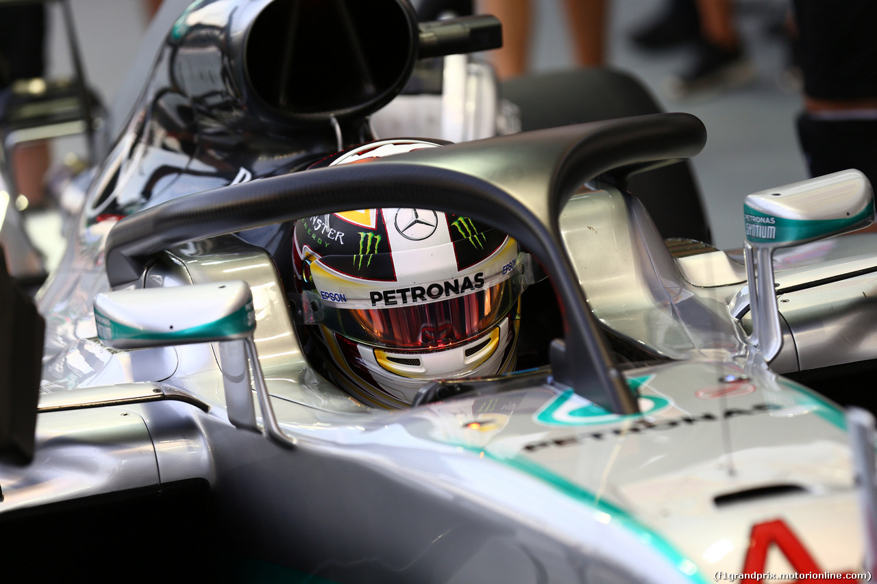 GP SINGAPORE, 16.09.2016 - Prove Libere 1, Lewis Hamilton (GBR) Mercedes AMG F1 W07 Hybrid with Halo cover