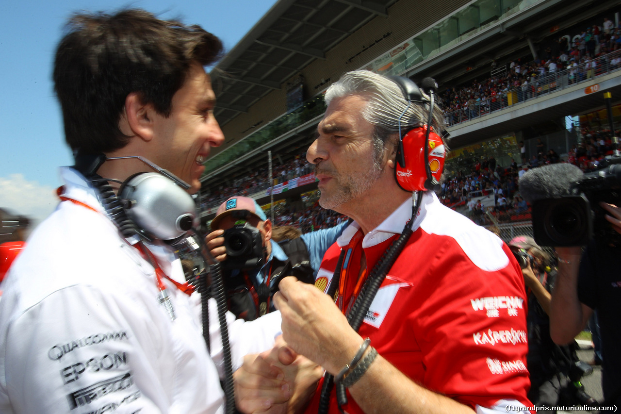 GP SPAGNA, 15.05.2016- Gara, Toto Wolff (GER) Mercedes AMG F1 Shareholder e Executive Director e Maurizio Arrivabene (ITA) Ferrari Team Principal