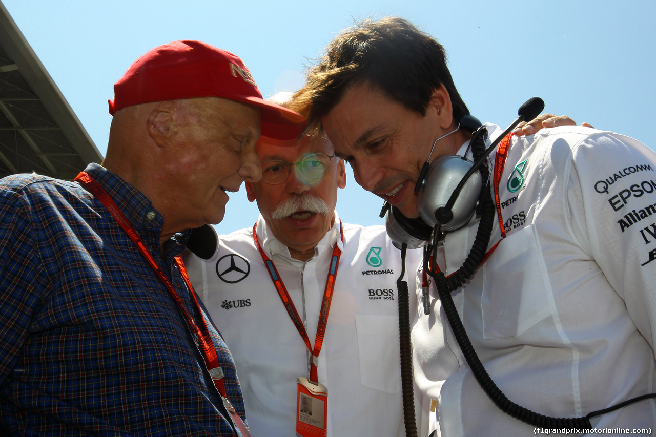 GP SPAGNA, 15.05.2016- Gara, (L-R) Nikki Lauda (AU), Mercedes, Dr. Dieter Zetsche, Chairman of Daimler e Toto Wolff (GER) Mercedes AMG F1 Shareholder e Executive Director