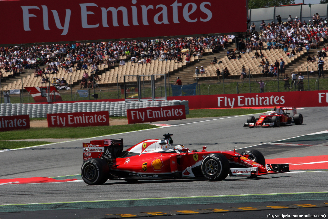 GP SPAGNA, 15.05.2016- Gara 2, Sebastian Vettel (GER) Ferrari SF16-H davanti a Kimi Raikkonen (FIN) Ferrari SF16-H