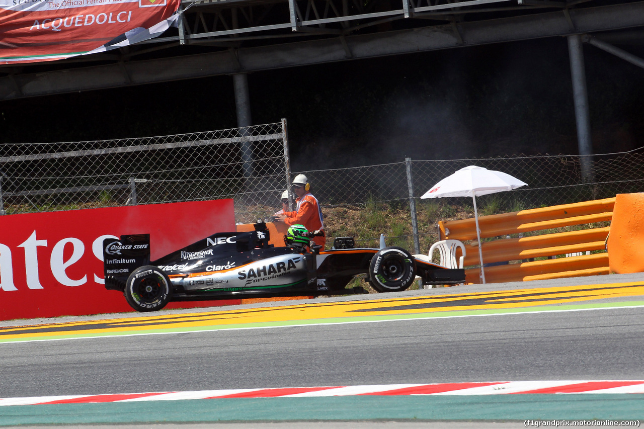 GP SPAGNA, 15.05.2016- Gara 2, Nico Hulkenberg (GER) Sahara Force India F1 VJM09 retires from the race