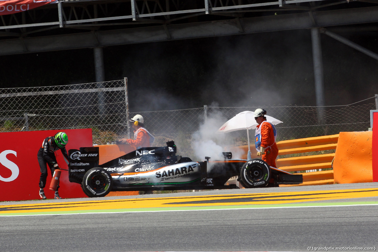 GP SPAGNA, 15.05.2016- Gara 2, Nico Hulkenberg (GER) Sahara Force India F1 VJM09 retires from the race