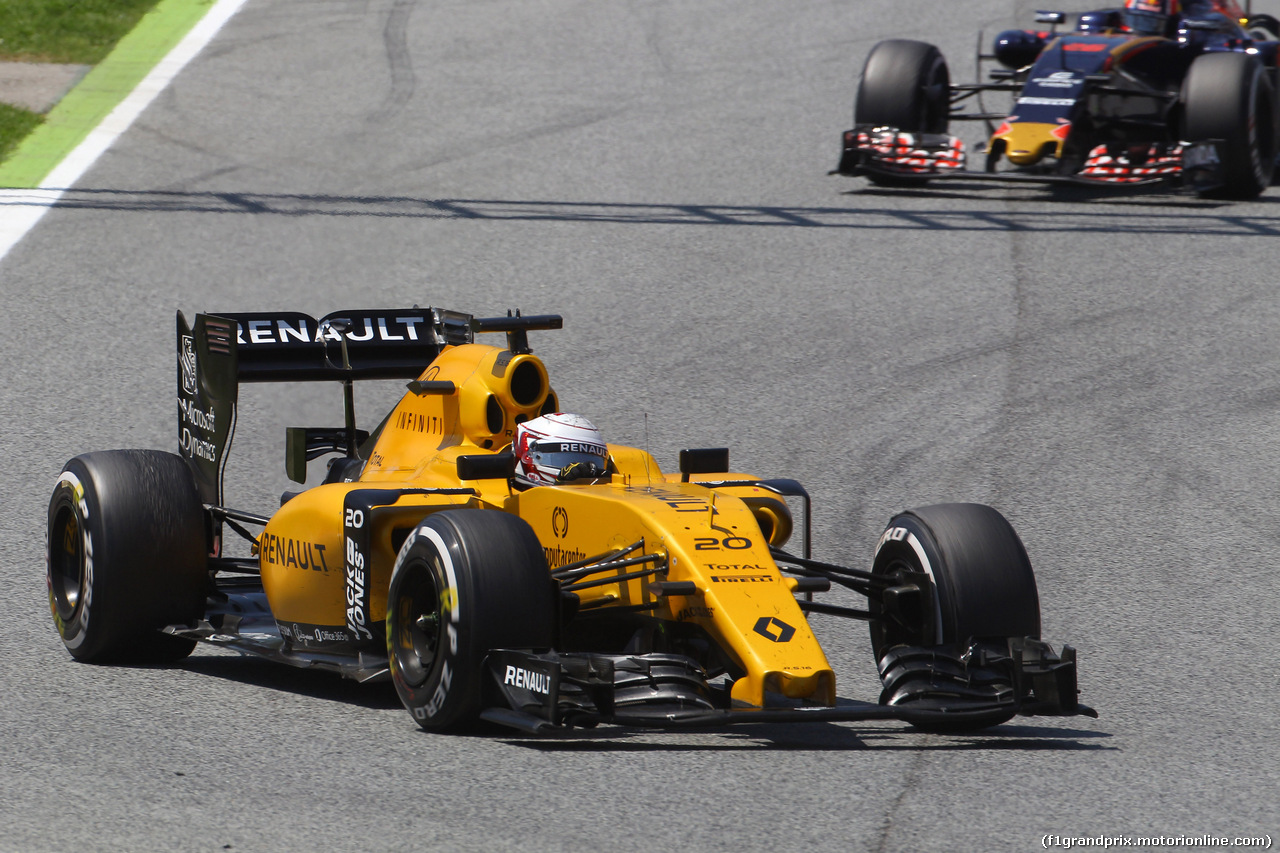 GP SPAGNA, 15.05.2016- Gara 2, Kevin Magnussen (DEN) Renault Sport F1 Team RS16