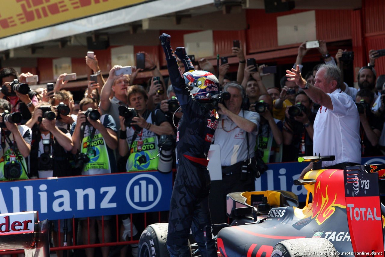 GP SPAGNA, 15.05.2016- Gara 2, Max Verstappen (NED) Red Bull Racing RB12 vincitore e Helmut Marko (AUT), Red Bull Racing, Red Bull Advisor