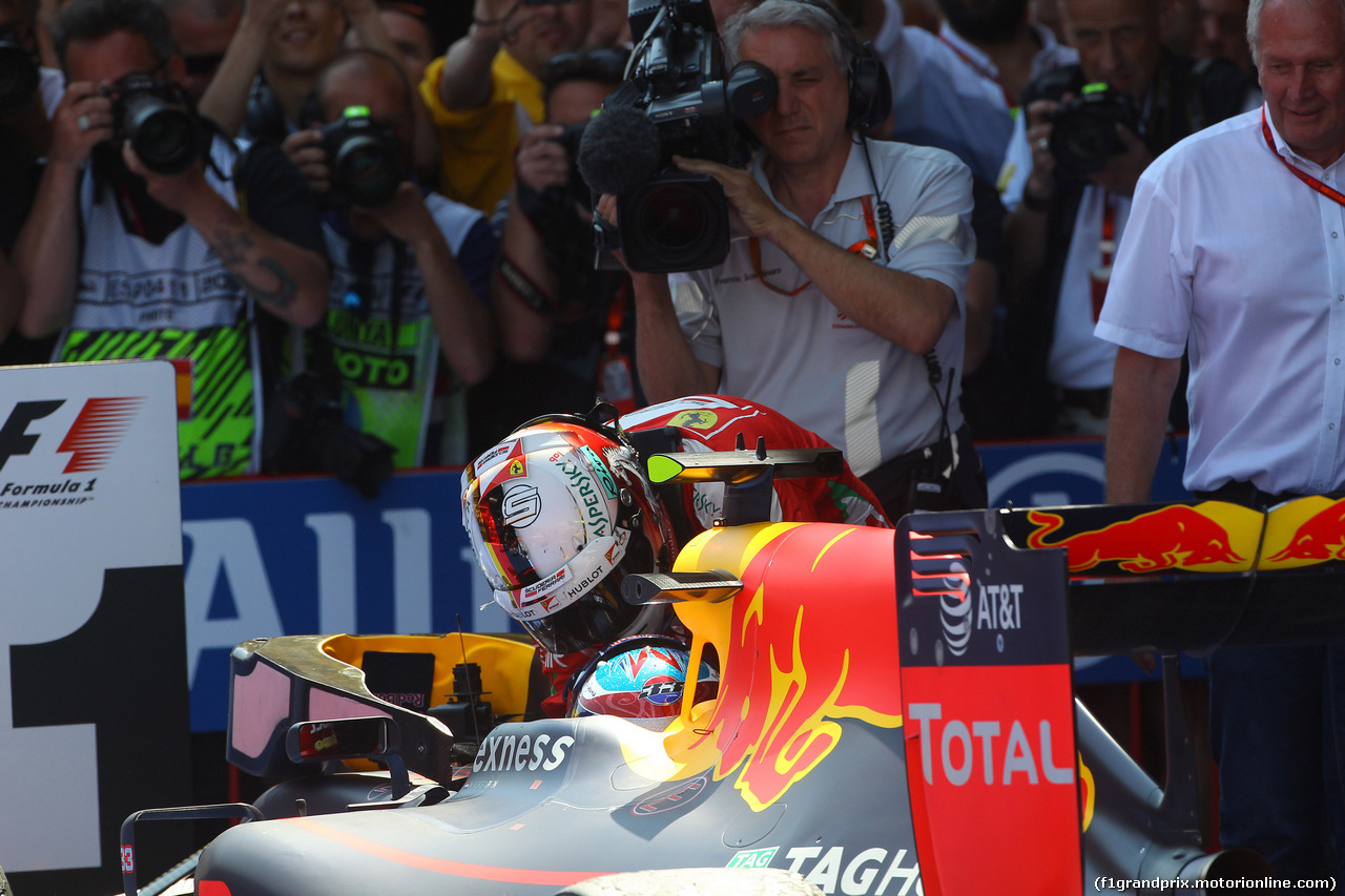 GP SPAGNA, 15.05.2016- Gara 2, Max Verstappen (NED) Red Bull Racing RB12 vincitore with Sebastian Vettel (GER) Ferrari SF16-H