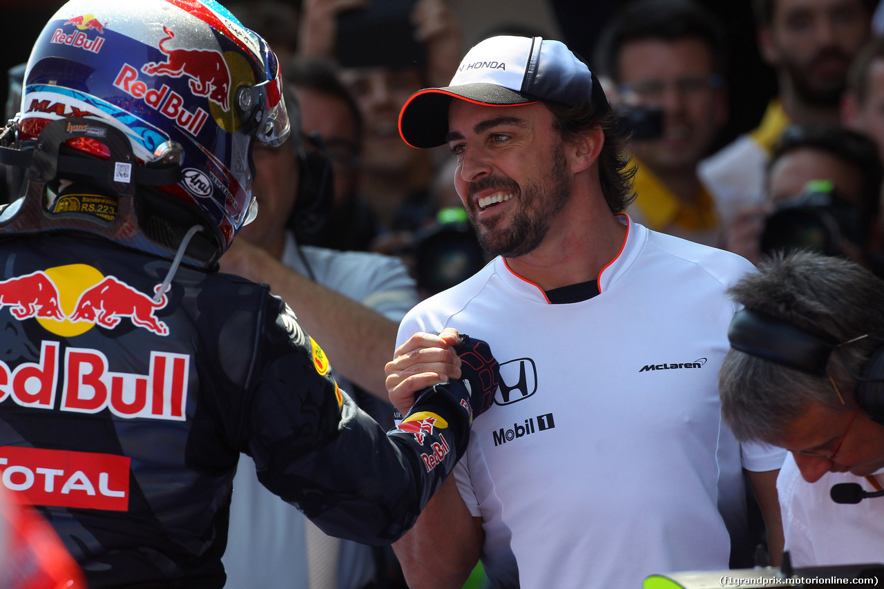 GP SPAGNA, 15.05.2016- Gara 2, Max Verstappen (NED) Red Bull Racing RB12 vincitore with Fernando Alonso (ESP) McLaren Honda MP4-31