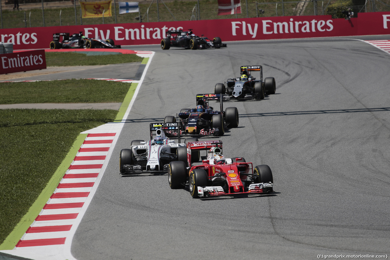 GP SPAGNA, 15.05.2016- Gara 2, Sebastian Vettel (GER) Ferrari SF16-H e Valtteri Bottas (FIN) Williams FW38