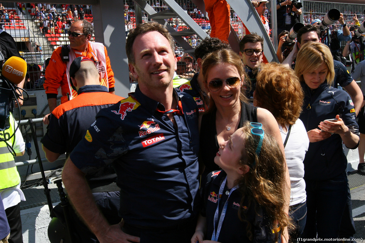 GP SPAGNA, 15.05.2016- Gara 2, Christian Horner (GBR), Red Bull Racing, Sporting Director e sua moglie