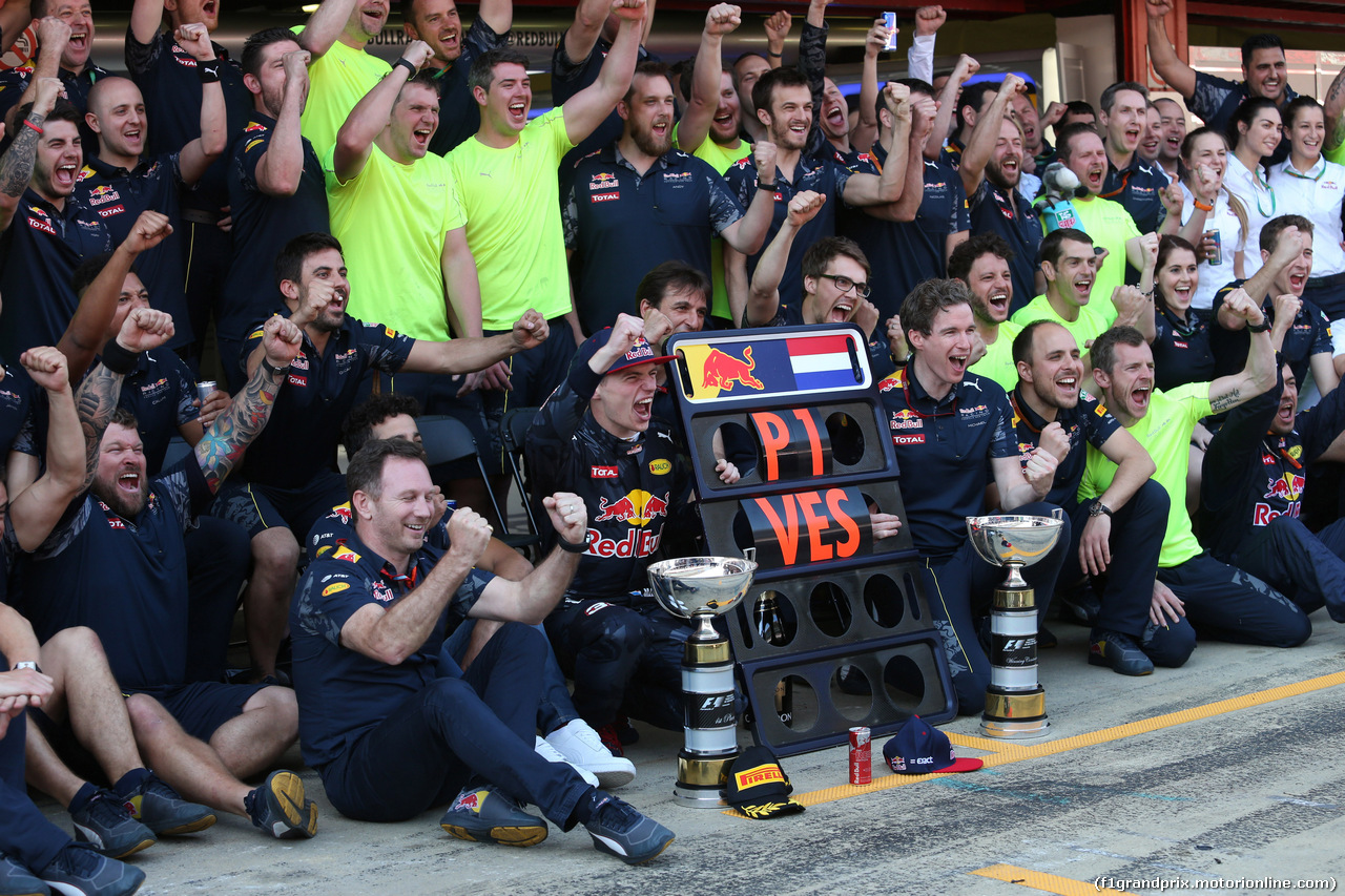 GP SPAGNA, 15.05.2016- Gara 2, Festeggiamenti, Max Verstappen (NED) Red Bull Racing RB12 vincitore