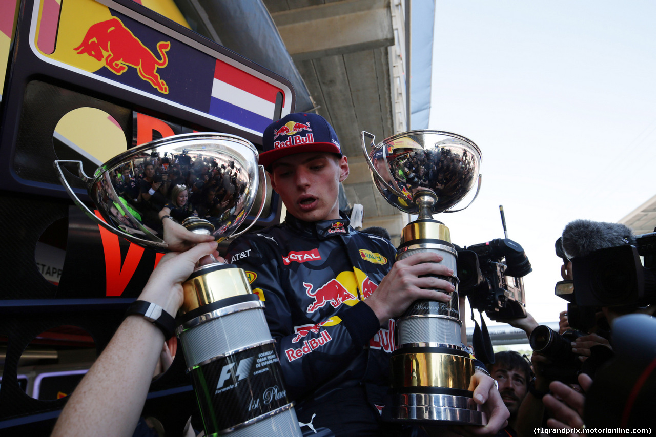 GP SPAGNA, 15.05.2016- Gara 2, Festeggiamenti, Max Verstappen (NED) Red Bull Racing RB12 vincitore