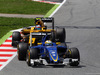 GP SPAGNA, 15.05.2016- Gara 2, Marcus Ericsson (SUE) Sauber C34 davanti a Jolyon Palmer (GBR) Renault Sport F1 Team RS16