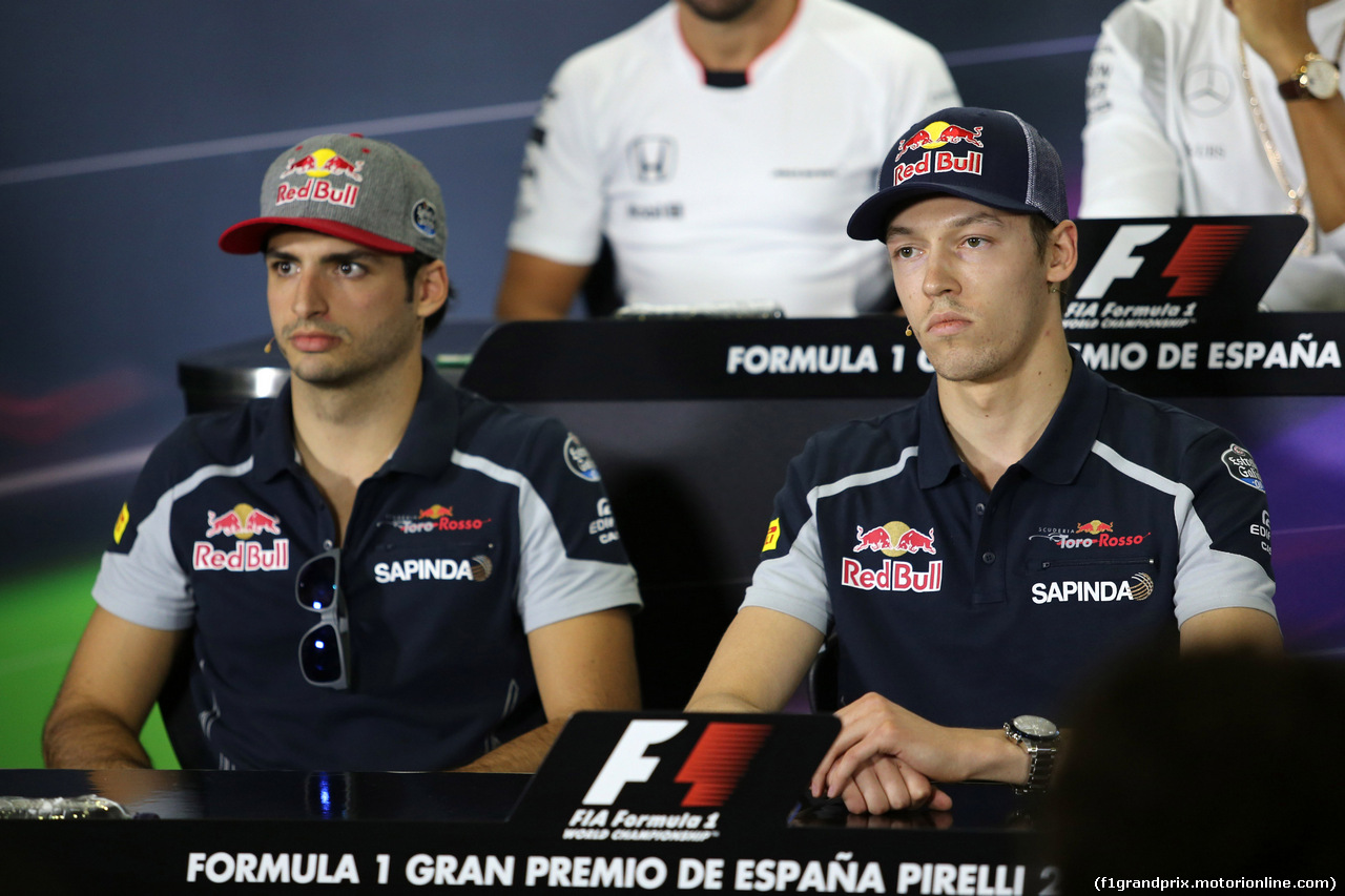 GP SPAGNA, 12.05.2016 -  Conferenza Stampa, (L-R) Carlos Sainz Jr (ESP) Scuderia Toro Rosso STR11 e Daniil Kvyat (RUS) Scuderia Toro Rosso STR11