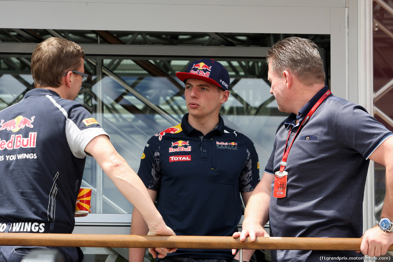 GP SPAGNA, 12.05.2016 -  Max Verstappen (NED) Red Bull Racing RB12 e Jos Max Verstappen (NED)