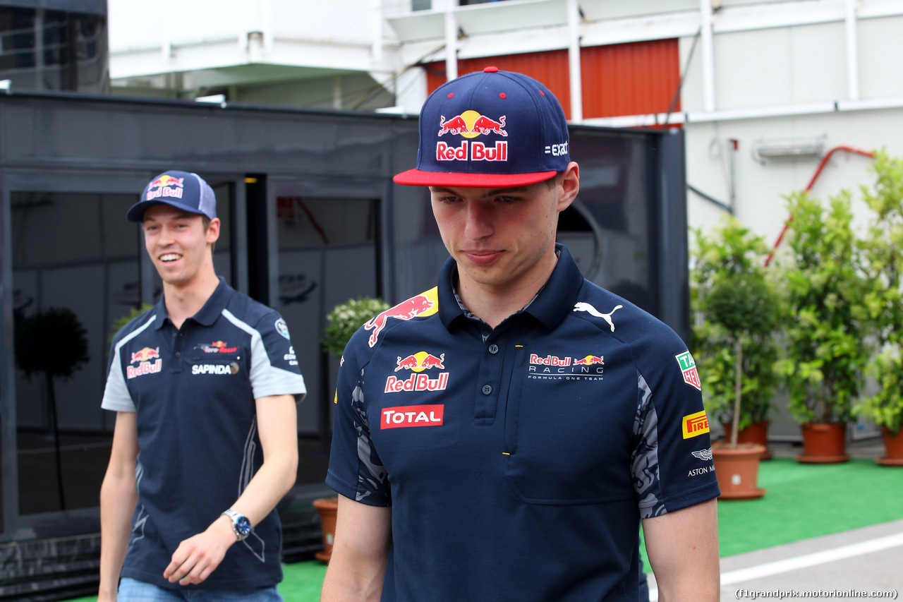 GP SPAGNA, 12.05.2016 -  Daniil Kvyat (RUS) Scuderia Toro Rosso STR11 e Max Verstappen (NED) Red Bull Racing RB12