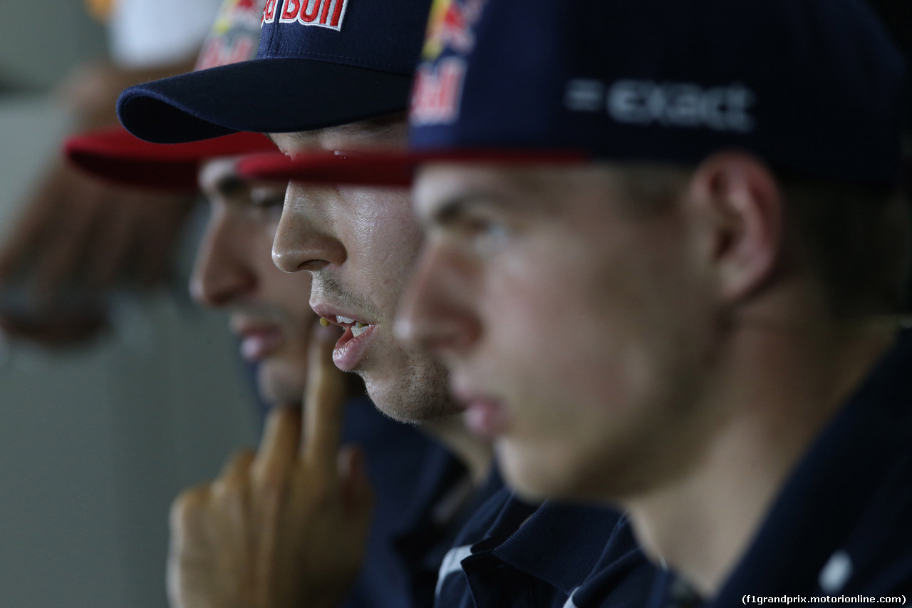 GP SPAGNA, 12.05.2016 -  Conferenza Stampa, Carlos Sainz Jr (ESP) Scuderia Toro Rosso STR11, Daniil Kvyat (RUS) Scuderia Toro Rosso STR11 e Max Verstappen (NED) Red Bull Racing RB12