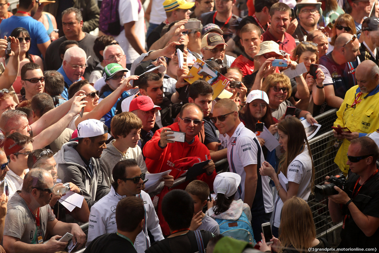 GP SPAGNA, 12.05.2016 - Valtteri Bottas (FIN) Williams FW38 with fans