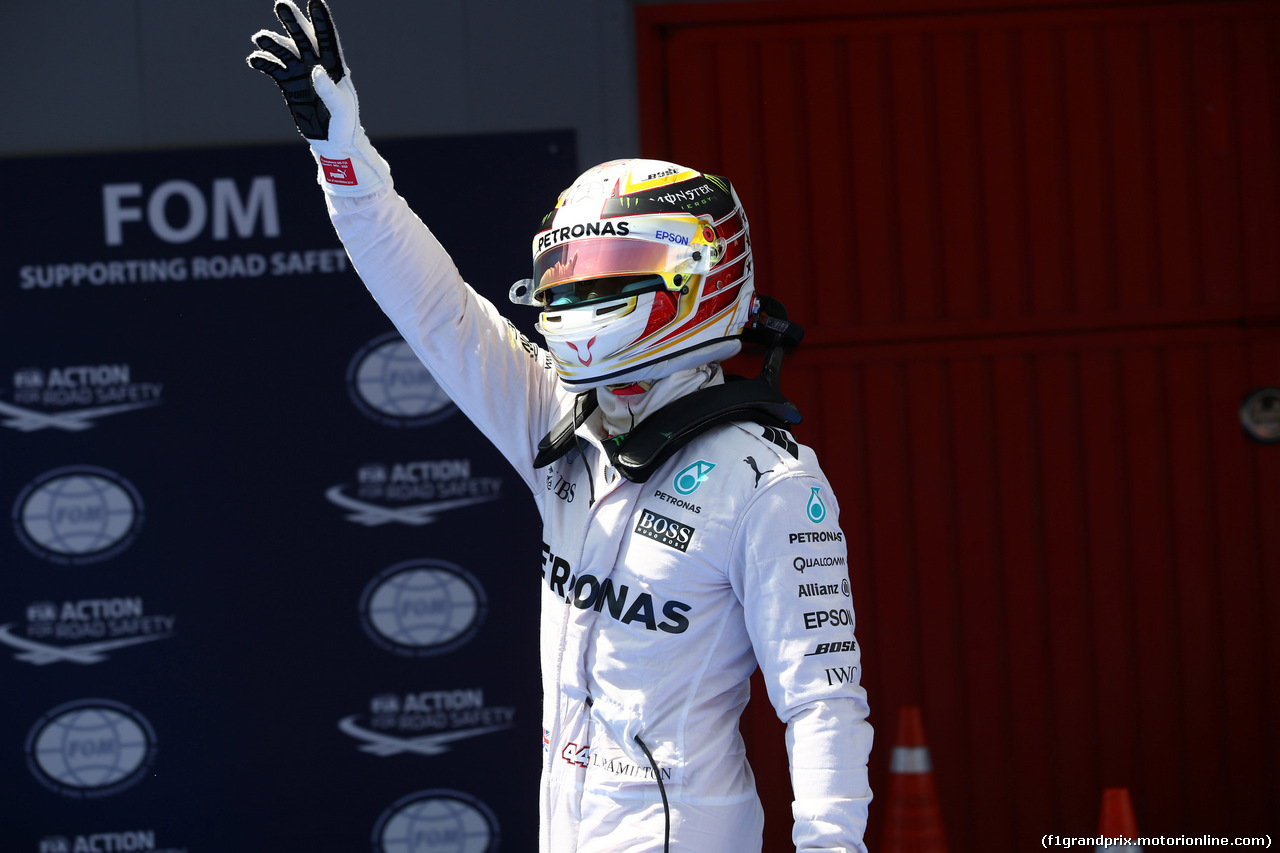 GP SPAGNA, 14.05.2016 - Qualifiche, Lewis Hamilton (GBR) Mercedes AMG F1 W07 Hybrid pole position