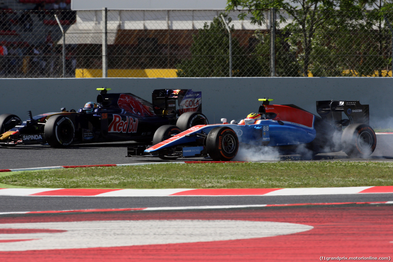 GP SPAGNA, 13.05.2016 - Prove Libere 1, Rio Haryanto (RI) Manor Racing MRT05 e Carlos Sainz Jr (ESP) Scuderia Toro Rosso STR11
