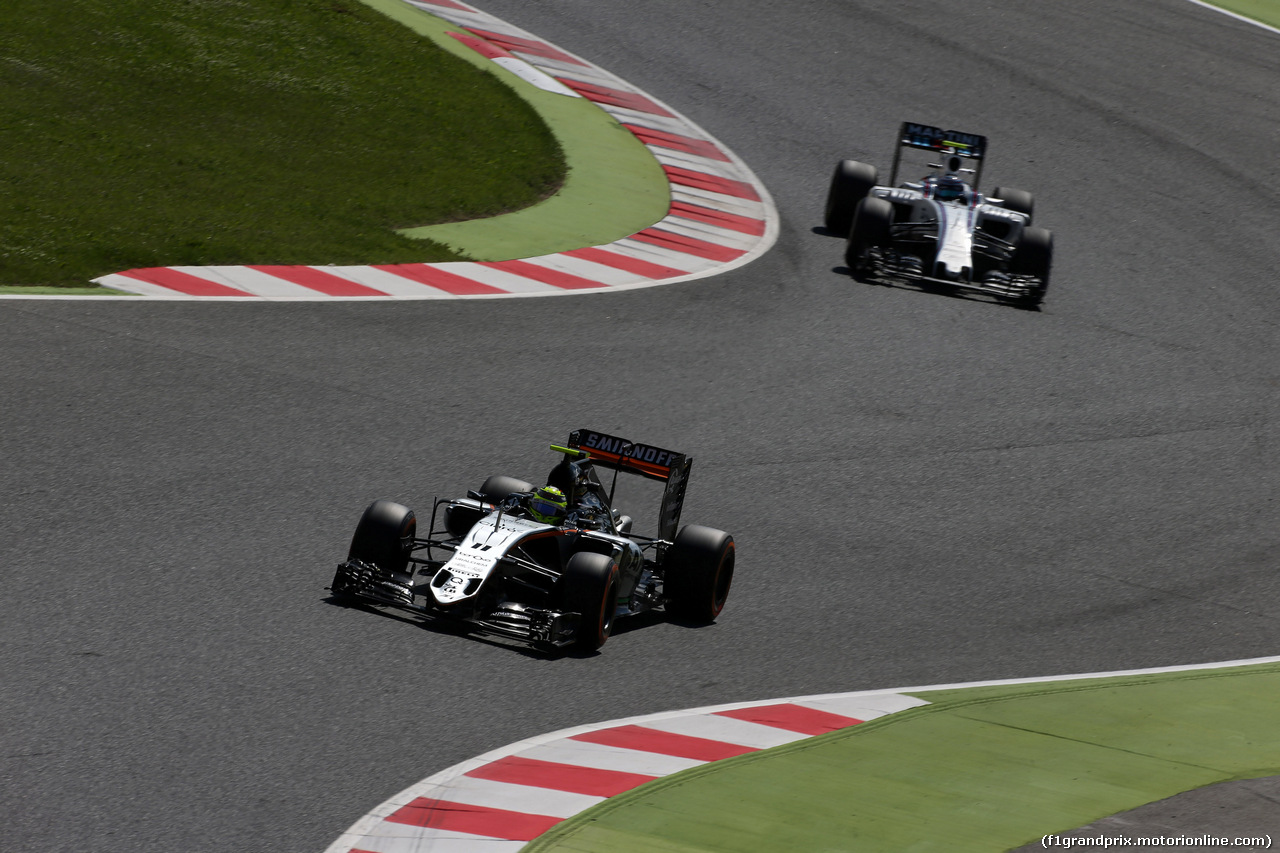 GP SPAGNA, 13.05.2016 - Prove Libere 1, Sergio Perez (MEX) Sahara Force India F1 VJM09 e Valtteri Bottas (FIN) Williams FW38