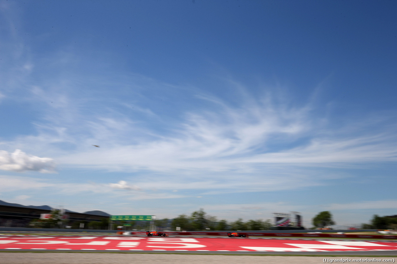 GP SPAGNA, 13.05.2016 - Prove Libere 1, Daniel Ricciardo (AUS) Red Bull Racing RB12 e Max Verstappen (NED) Red Bull Racing RB12
