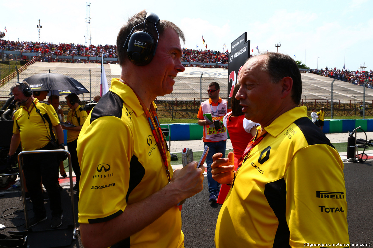 GP UNGHERIA, 24.07.2016 - Gara, (L-R) Frederic Vasseur (FRA) Renault Sport Formula One Team Racing Director