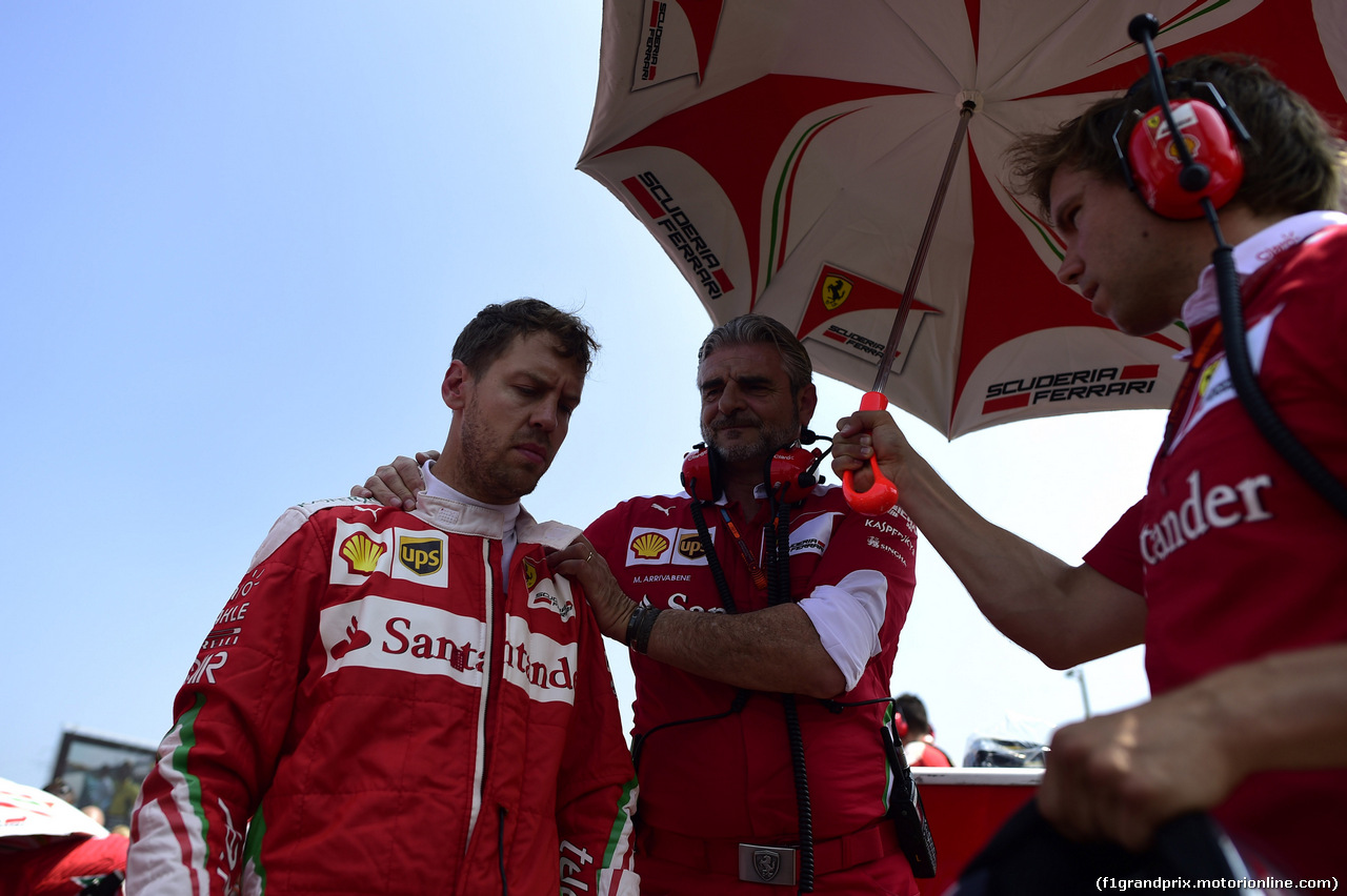 GP UNGHERIA, 24.07.2016 - Gara, Sebastian Vettel (GER) Ferrari SF16-H e Maurizio Arrivabene (ITA) Ferrari Team Principal