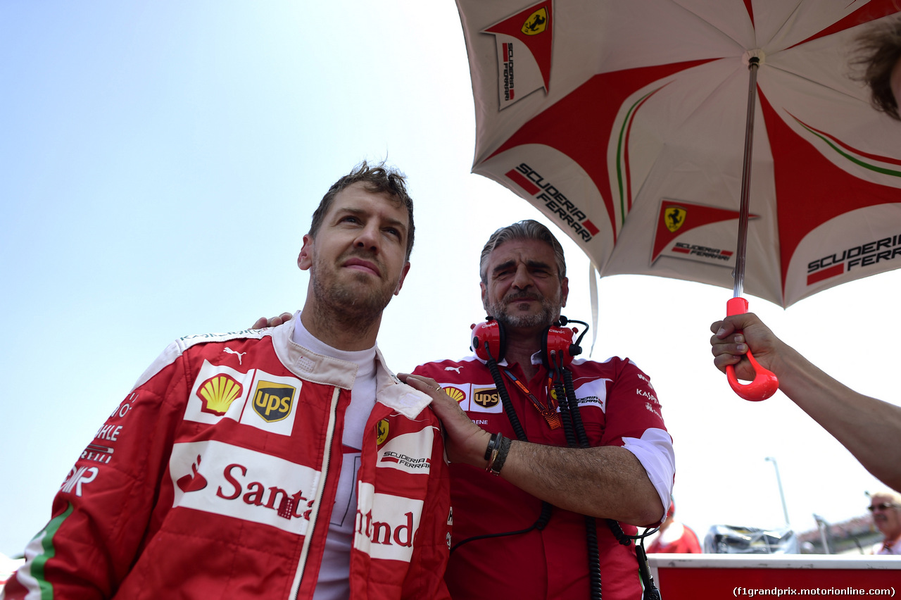 GP UNGHERIA, 24.07.2016 - Gara, Sebastian Vettel (GER) Ferrari SF16-H e Maurizio Arrivabene (ITA) Ferrari Team Principal