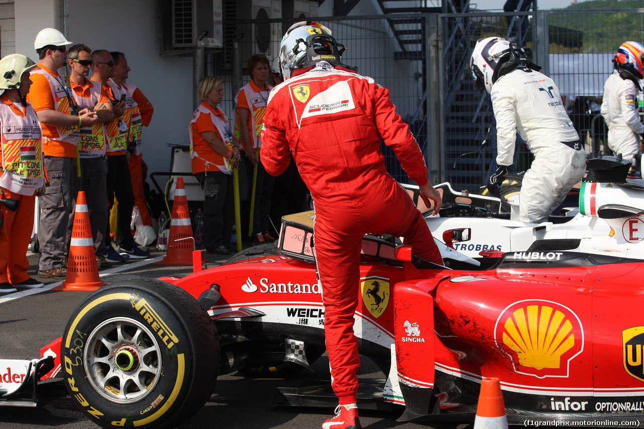 GP UNGHERIA, 24.07.2016 - Gara, Sebastian Vettel (GER) Ferrari SF16-H e Valtteri Bottas (FIN) Williams FW38