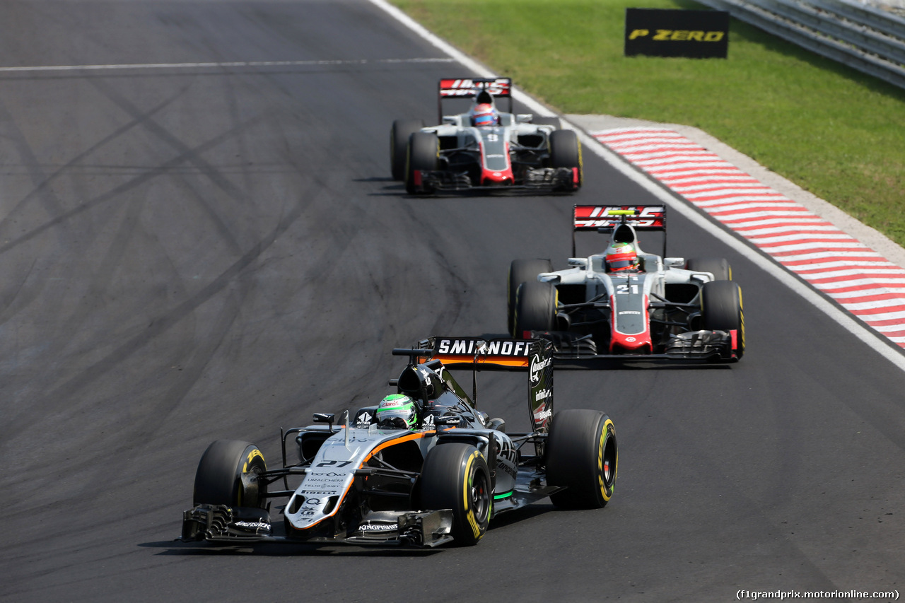 GP UNGHERIA, 24.07.2016 - Gara, Nico Hulkenberg (GER) Sahara Force India F1 VJM09 davanti a Esteban Gutierrez (MEX) Haas F1 Team VF-16