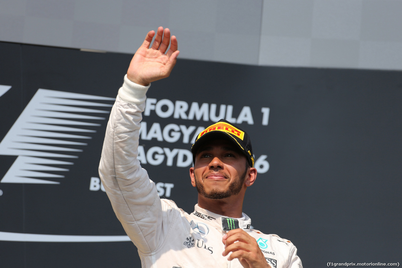 GP UNGHERIA, 24.07.2016 - Gara, Lewis Hamilton (GBR) Mercedes AMG F1 W07 Hybrid vincitore