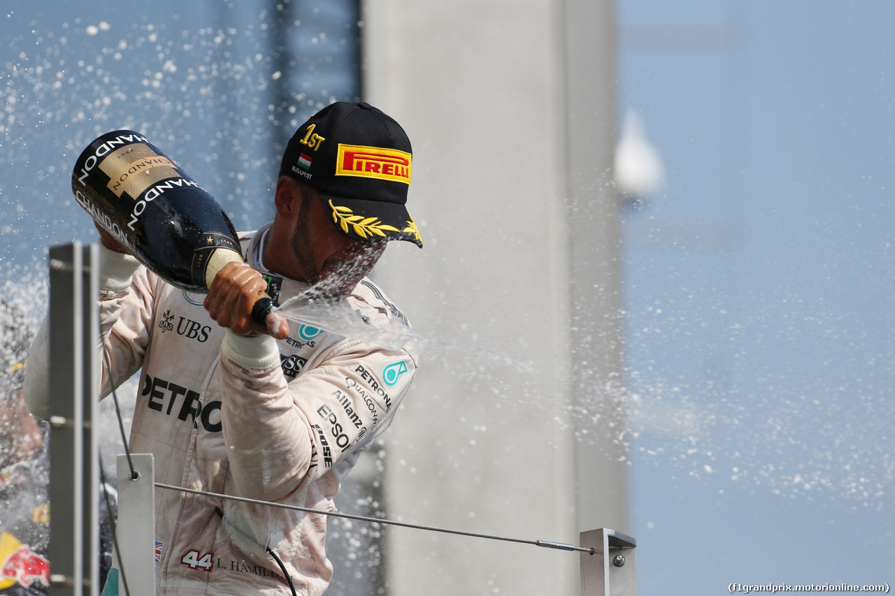 GP UNGHERIA, 24.07.2016 - Gara, Lewis Hamilton (GBR) Mercedes AMG F1 W07 Hybrid vincitore