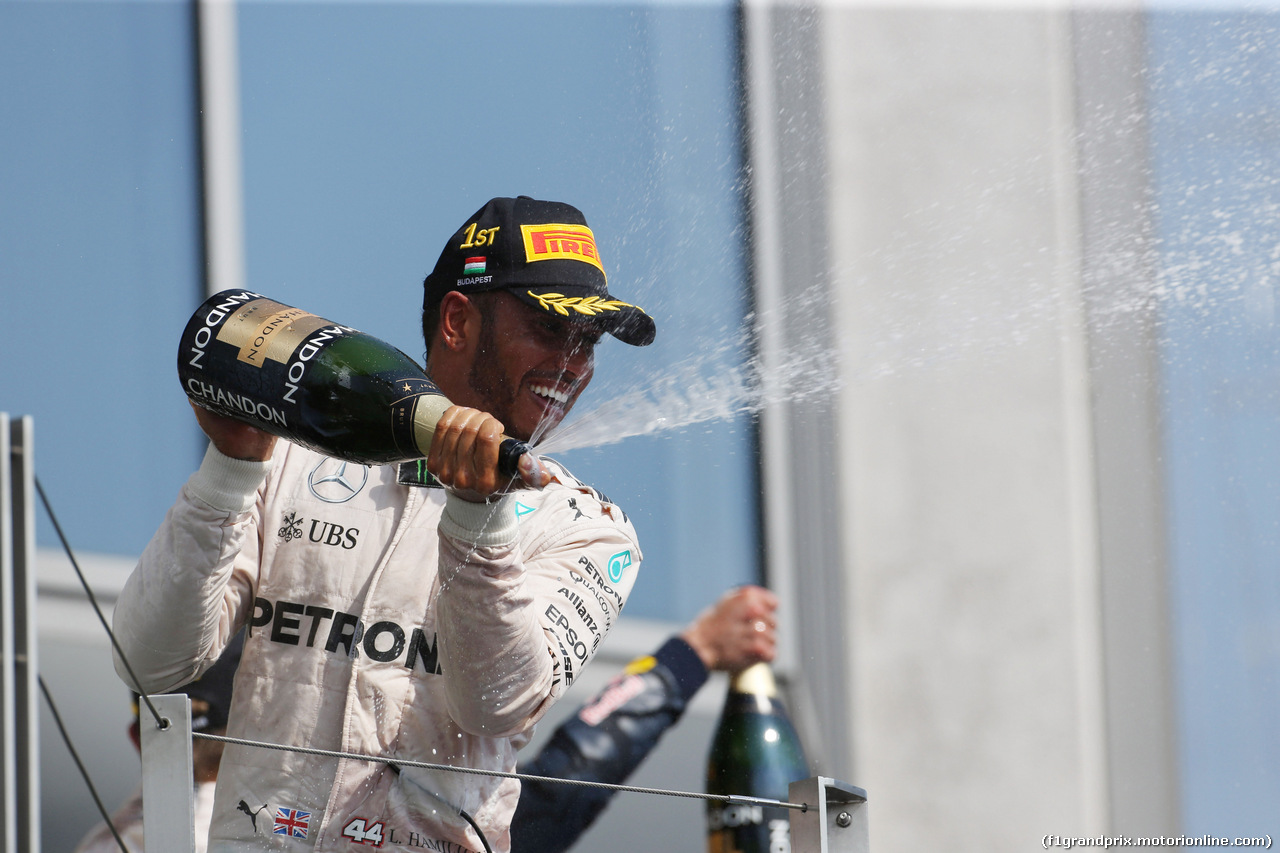 GP UNGHERIA, 24.07.2016 - Gara, Lewis Hamilton (GBR) Mercedes AMG F1 W07 Hybrid vincitore