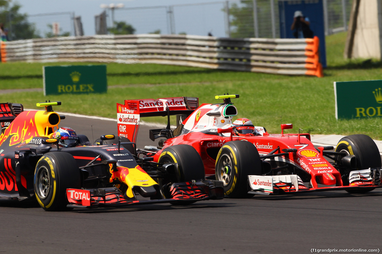 GP UNGHERIA, 24.07.2016 - Gara, Max Verstappen (NED) Red Bull Racing RB12 e Kimi Raikkonen (FIN) Ferrari SF16-H