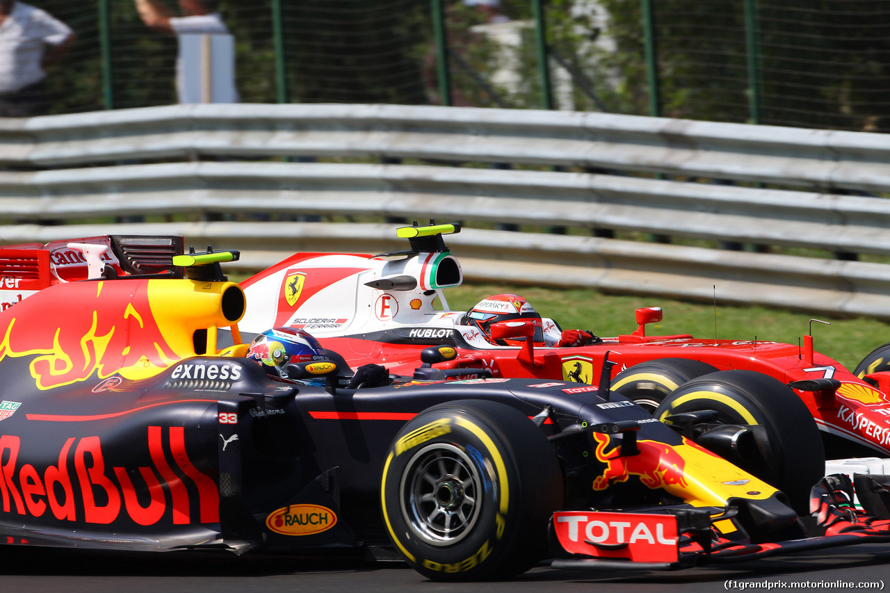 GP UNGHERIA, 24.07.2016 - Gara, Max Verstappen (NED) Red Bull Racing RB12 e Kimi Raikkonen (FIN) Ferrari SF16-H